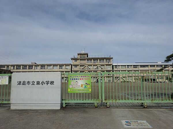 画像18:小学校「津島市立東小学校まで1035m」