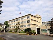 高校「愛知県立津島高校まで1677m」