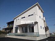 おしゃれな独創的な造りの建物です。
