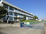 中学校「津島市立暁中学校まで1100m」