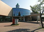 図書館「愛西市中央図書館まで160m」