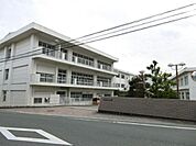 中学校「豊川市立御津中学校まで581m」