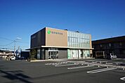 銀行「蒲郡信用金庫まで690m」