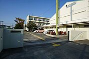 小学校「豊川市立小坂井東小学校まで1347m」