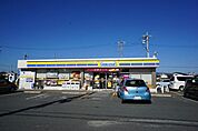 コンビニ「ミニストップまで890m」