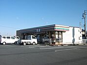 コンビニ「セブンイレブンまで720m」