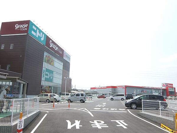 画像13:スーパー「ヤマナカまで880m」