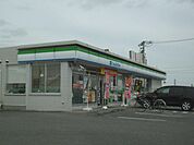 コンビニ「ファミリーマートまで550m」