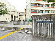 中学校「碧南市立中央中学校まで304m」