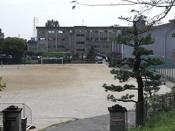 画像16:中学校「犬山市立犬山中学校まで764m」