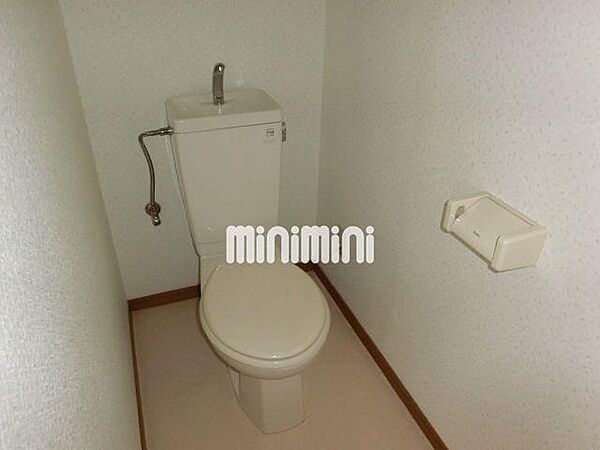 トイレ：電源付きのトイレです