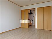 梁が無くスッキリした洋室スペースです