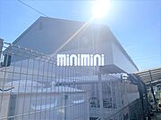 ライトな外観デザインの築浅1Kアパート