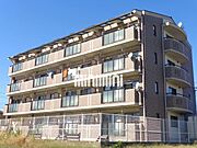 静かな住環境にあるマンションです