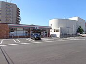 コンビニ「セブンイレブンまで250m」