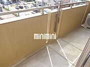 眺望が良く、広めのベランダスペースです