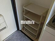 シューズラック完備の玄関スペースです