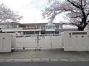 幼稚園、保育園「高雄西保育園まで770m」