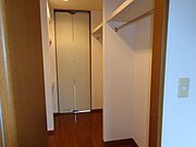 容量豊富なウォークスルークローゼットです