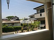 少しあがっている1階になっています。