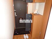 下駄箱完備の玄関スペースです。