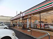 コンビニ「セブンイレブンまで700m」