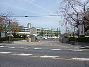 小学校「市立挙母小学校まで520m」