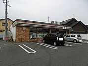 コンビニ「セブンイレブンまで330m」