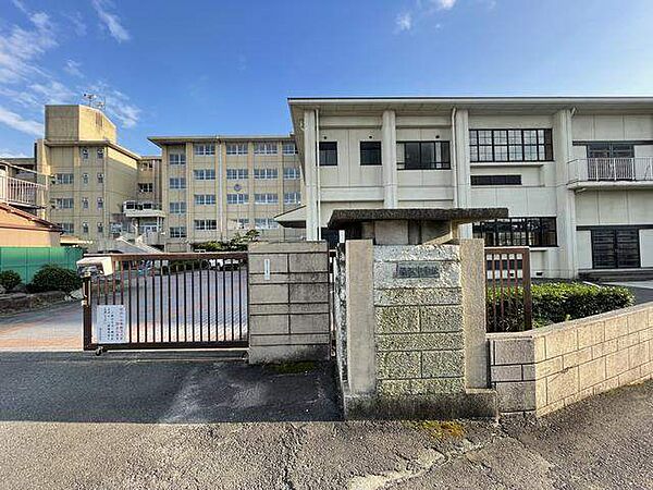 中学校「稲沢市立稲沢中学校まで1302m」