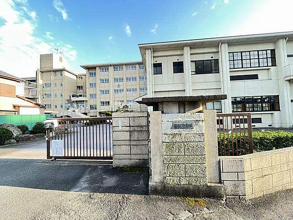 画像18:中学校「稲沢市立稲沢中学校まで1157m」