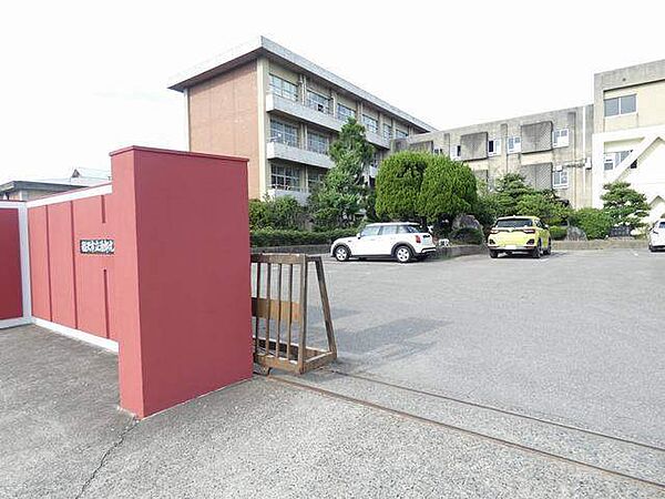 画像25:中学校「稲沢市立治郎丸中学校まで1317m」