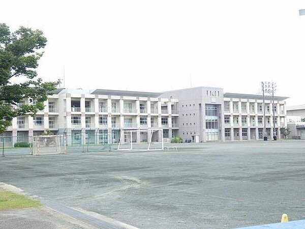 中学校「稲沢市立平和中学校まで1352m」