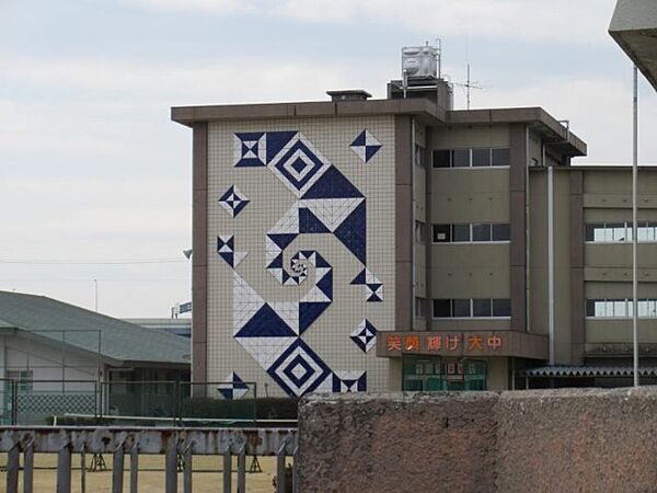 画像4:中学校「一宮市立大和中学校まで1406m」