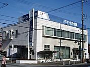 銀行「いちい信金稲沢支店まで880m」