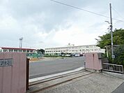 中学校「清須市立新川中学校まで1835m」