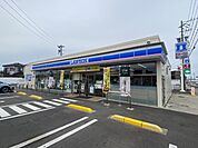 コンビニ「ローソン小牧久保一色店まで513m」