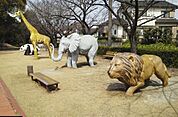 公園「中ノ池公園まで300m」