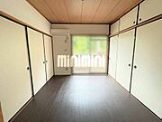 ベランダ側の洋室です。