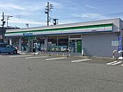 コンビニ「ファミリーマートまで230m」