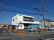 銀行「知多信用金庫まで240m」