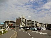 中学校「知多市立知多中学校まで2780m」