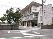 小学校「常滑市立常滑西小学校まで1574m」