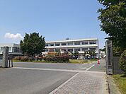 小学校「知多市立新知小学校まで1417m」