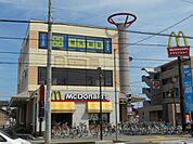 飲食店「マクドナルドまで800m」