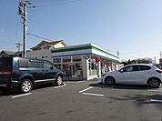 コンビニ「ファミリーマートまで390m」