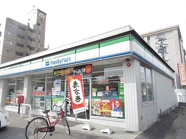 画像16:コンビニ「ファミリーマートまで220m」