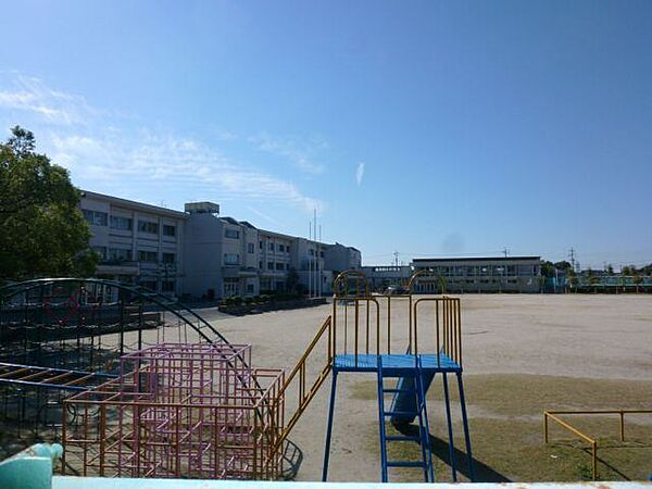 小学校「岩倉市立五条川小学校まで645m」