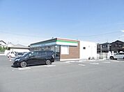 コンビニ「ファミリーマートまで470m」