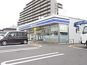 コンビニ「ローソンプラスまで140m」