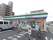 コンビニ「ファミリーマート岩倉新柳町店まで383m」